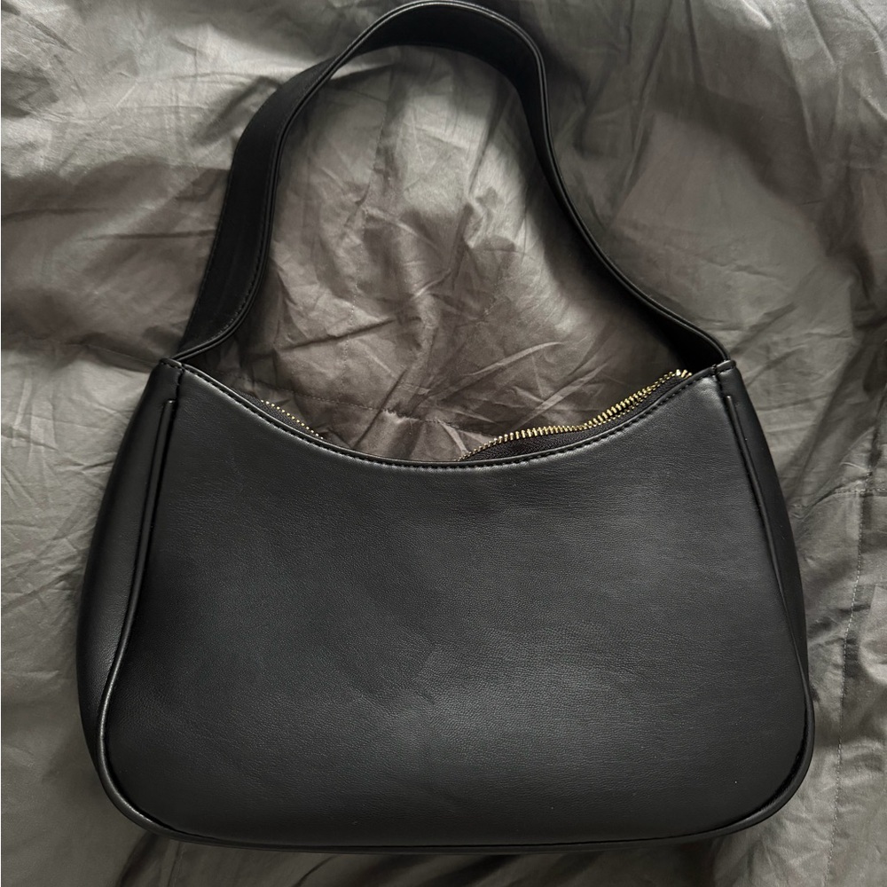 Elegant Black Leather Shoulder Bag